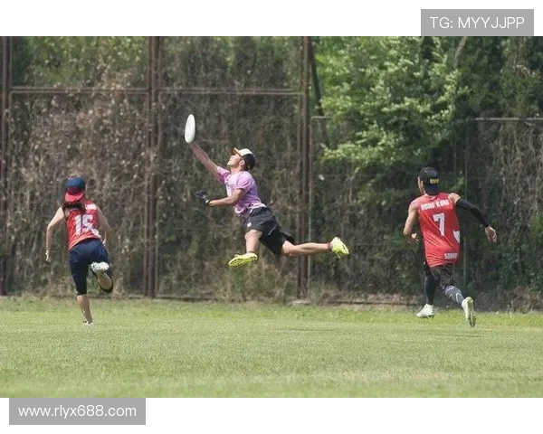 成都飞盘队在极限运动联赛中以86分稳居积分榜首位