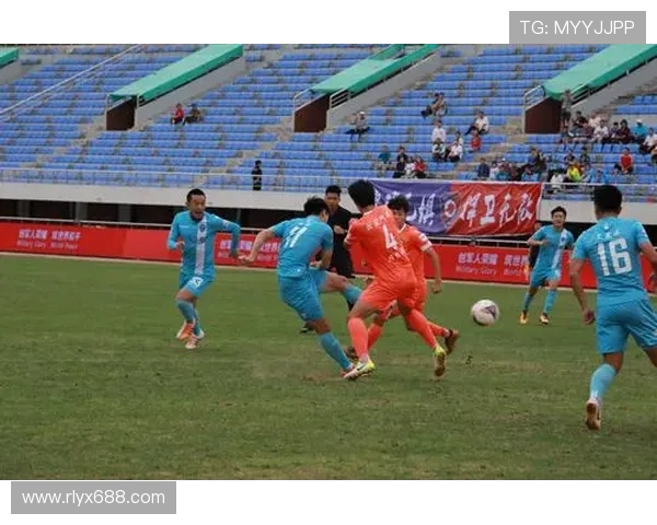 保定容大迎战陕西大秦全力争胜展现足球激情与团队精神 保定容大迎战陕西大秦全力争胜展现足球激情与团队精神