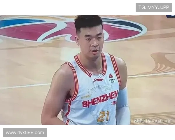 李慕豪的篮球之路：从青涩少年到职业球员的成长历程与心路历程