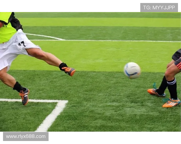 激烈对决日本队迎战巴拉圭队足球赛精彩瞬间回顾与分析