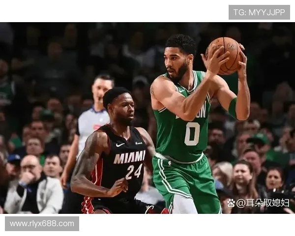 热火队与奥利尼克的激烈对决揭示了篮球战术的精彩与魅力