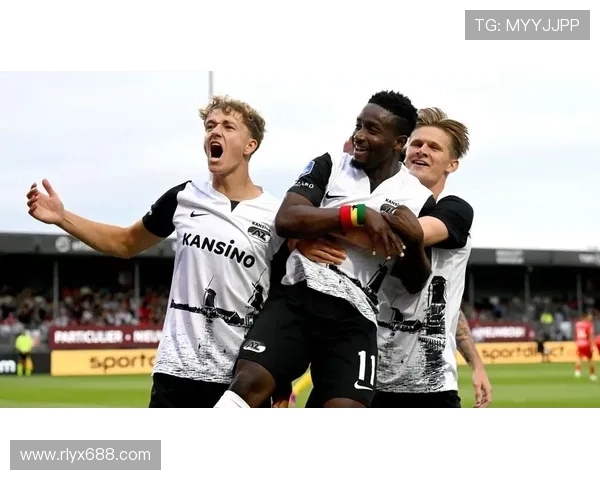 瓦尔韦与前进鹰的激烈对决揭示足球战术与团队合作的重要性 瓦尔韦与前进鹰的激烈对决揭示足球战术与团队合作的重要性