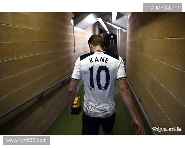 莱万的足球传奇之路：从天才少年到世界顶级前锋的辉煌历程