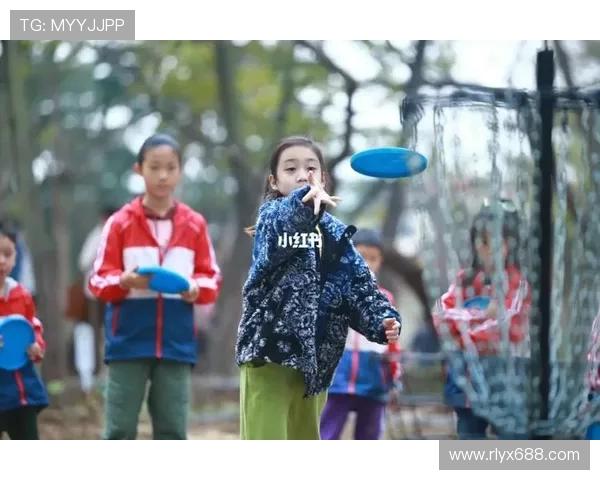 飞盘追梦：黄芳在飞盘世界中的成长与探索之旅