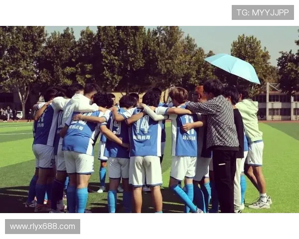 杭州足球队大师赛点评：团队协作展现出色默契与拼搏精神